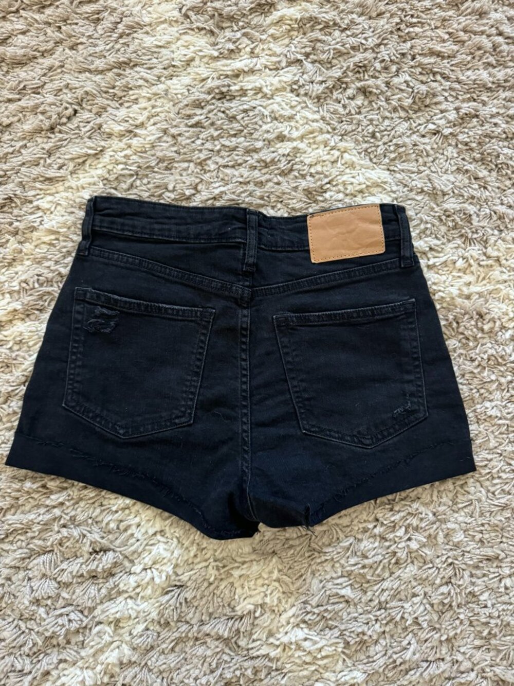 H&M Black Shorts Women's Size 6 - Picture 2 of 3